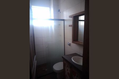 Banheiro de kitnet/studio para alugar com 1 quarto, 52m² em Azenha, Porto Alegre