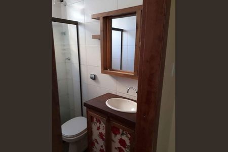 Banheiro de kitnet/studio para alugar com 1 quarto, 52m² em Azenha, Porto Alegre