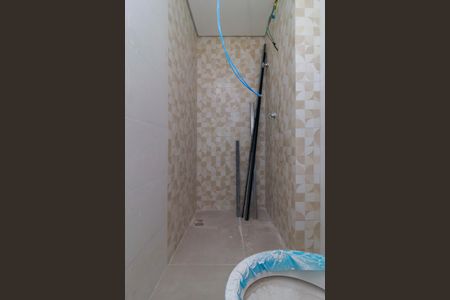 Banheiro de kitnet/studio para alugar com 0 quarto, 40m² em Jardim Aeroporto, São Paulo