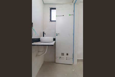 Banheiro de kitnet/studio para alugar com 0 quarto, 40m² em Jardim Aeroporto, São Paulo