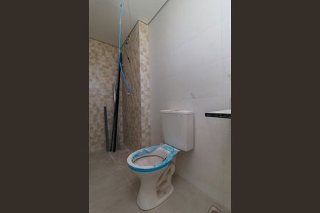 Banheiro de kitnet/studio para alugar com 0 quarto, 40m² em Jardim Aeroporto, São Paulo