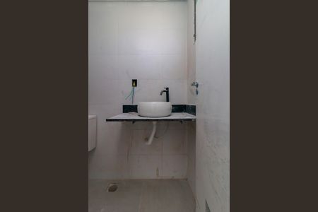 Banheiro de kitnet/studio para alugar com 0 quarto, 40m² em Jardim Aeroporto, São Paulo