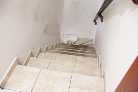 Casa para alugar com 90m², 2 quartos e sem vagaEscada