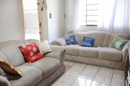 Casa para alugar com 90m², 2 quartos e sem vagaSala