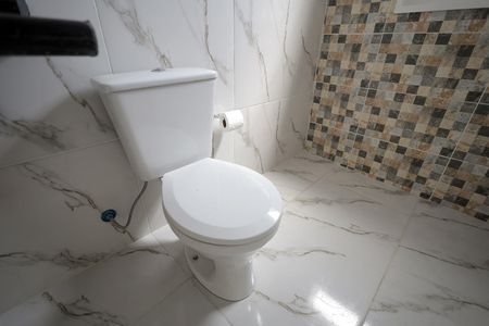 Casa para alugar com 72m², 2 quartos e 1 vaga Casa para alugar com 72m², 2 quartos e 1 vagaBanheiro