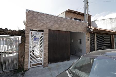 Casa para alugar com 72m², 2 quartos e 1 vaga Casa para alugar com 72m², 2 quartos e 1 vagaFachada