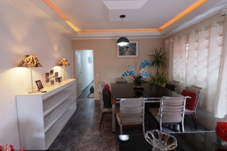 Casa para alugar com 200m², 4 quartos e 1 vagaSala