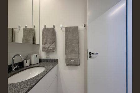Studio para alugar com 25m², 0 quarto e sem vaga Studio para alugar com 25m², 0 quarto e sem vagaBanheiro