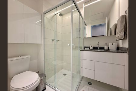 Banheiro de kitnet/studio para alugar com 0 quarto, 25m² em Vila Cordeiro, São Paulo