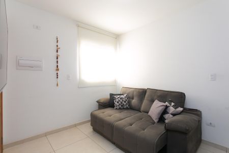 Sala de apartamento para alugar com 2 quartos, 37m² em Conjunto Residencial José Bonifácio, São Paulo