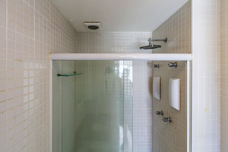 Studio para alugar com 41m², 1 quarto e 1 vaga Studio para alugar com 41m², 1 quarto e 1 vagaBanheiro