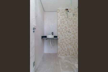 Banheiro de kitnet/studio para alugar com 0 quarto, 40m² em Jardim Aeroporto, São Paulo