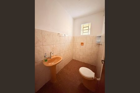 Casa à venda com 236m², 2 quartos e 3 vagasBanheiro Social
