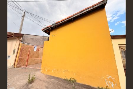 Casa à venda com 236m², 2 quartos e 3 vagasFachada