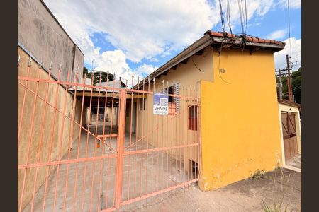 Casa à venda com 236m², 2 quartos e 3 vagasPlaquinha instalada COD VAIO-306 e fachada