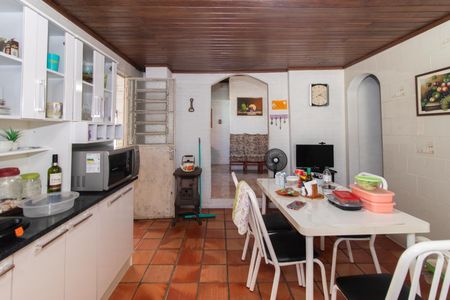 Casa à venda com 110m², 2 quartos e 3 vagasCozinha e Área de Serviço