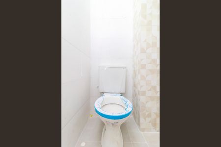 Banheiro de kitnet/studio para alugar com 0 quarto, 40m² em Jardim Aeroporto, São Paulo