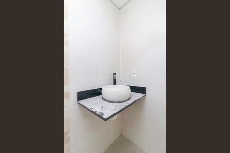 Banheiro de kitnet/studio para alugar com 0 quarto, 40m² em Jardim Aeroporto, São Paulo