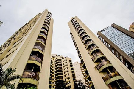 Apartamento para alugar com 147m², 3 quartos e 2 vagas Apartamento para alugar com 147m², 3 quartos e 2 vagasFachada