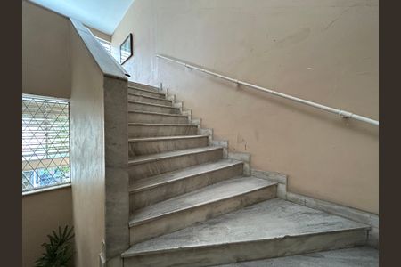 Apartamento à venda com 59m², 2 quartos e 1 vagaEscada