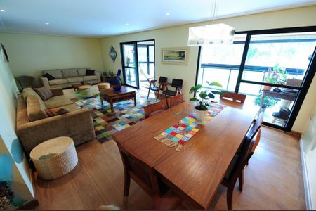 Apartamento à venda com 160m², 3 quartos e 3 vagasFoto 02