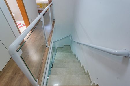 Casa à venda com 120m², 2 quartos e 1 vaga Casa à venda com 120m², 2 quartos e 1 vagaEscada