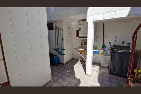 Casa à venda com 180m², 3 quartos e 1 vagaÁrea de Serviço