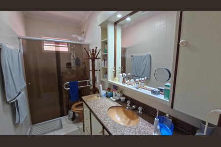 Casa à venda com 180m², 3 quartos e 1 vagaBanheiro