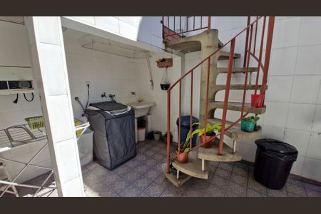 Casa à venda com 180m², 3 quartos e 1 vagaÁrea de Serviço