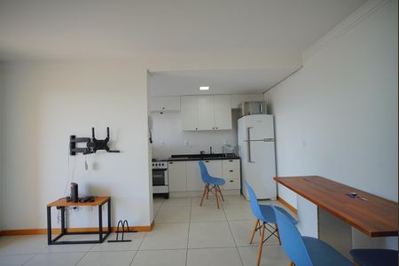 Sala de apartamento para alugar com 2 quartos, 66m² em Barreiros, São José