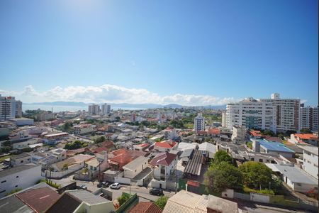 Sala - vista de apartamento para alugar com 2 quartos, 66m² em Barreiros, São José