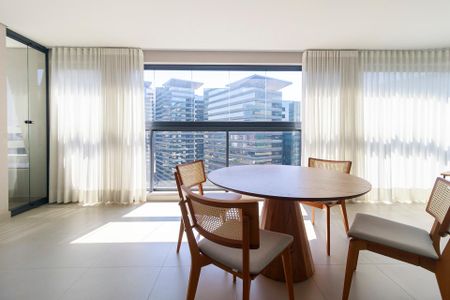 Apartamento para alugar com 196m², 3 quartos e 3 vagas Apartamento para alugar com 196m², 3 quartos e 3 vagasSala - Varanda