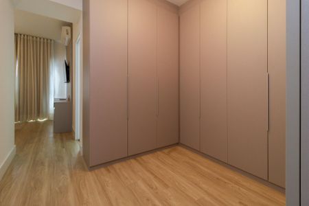 Apartamento para alugar com 196m², 3 quartos e 3 vagas Apartamento para alugar com 196m², 3 quartos e 3 vagasSuíte 3 - Closet