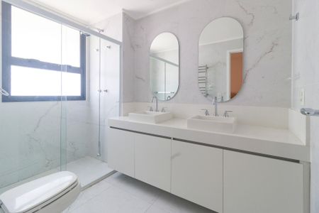 Apartamento para alugar com 196m², 3 quartos e 3 vagas Apartamento para alugar com 196m², 3 quartos e 3 vagasSuíte 3 - Banheiro