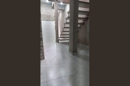 Casa para alugar com 50m², 1 quarto e sem vaga Casa para alugar com 50m², 1 quarto e sem vagaEscada