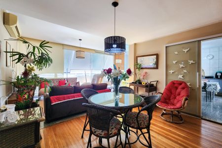 Apartamento à venda com 240m², 4 quartos e 1 vaga Apartamento à venda com 240m², 4 quartos e 1 vagaSala