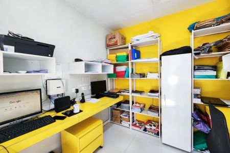 Apartamento à venda com 240m², 4 quartos e 1 vaga Apartamento à venda com 240m², 4 quartos e 1 vagaEscritório