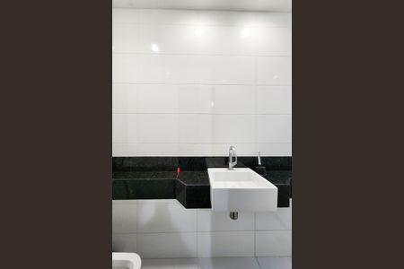 Casa à venda com 375m², 3 quartos e 3 vagasBanheiro da Suíte 1