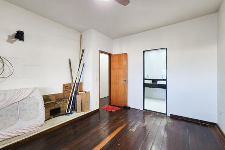 Casa à venda com 375m², 3 quartos e 3 vagasSuíte 3