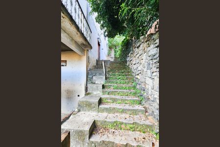 Casa à venda com 375m², 3 quartos e 3 vagasEscada Externa 