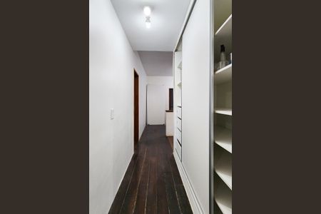 Casa à venda com 375m², 3 quartos e 3 vagasCorredor 