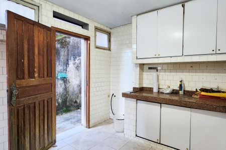 Casa à venda com 375m², 3 quartos e 3 vagasCozinha 