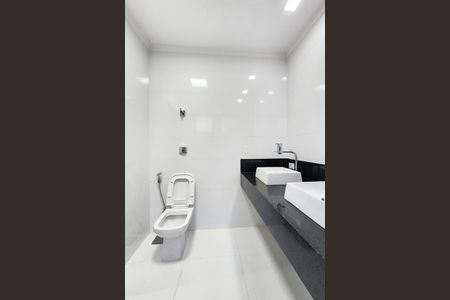 Casa à venda com 375m², 3 quartos e 3 vagasBanheiro da Suíte 3