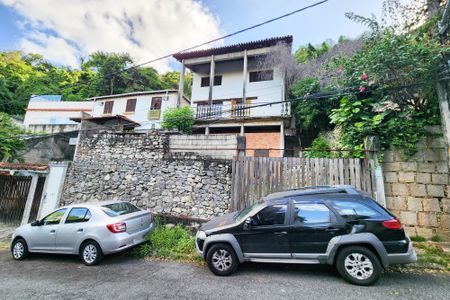 Casa à venda com 375m², 3 quartos e 3 vagasFachada