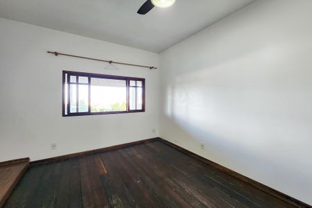 Casa à venda com 375m², 3 quartos e 3 vagasSuíte 2