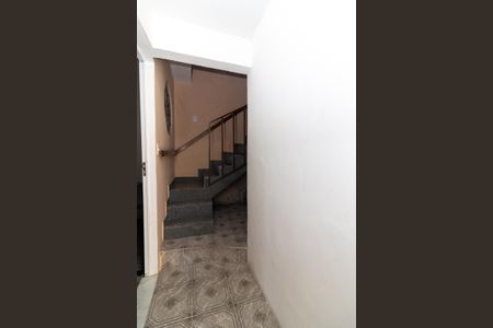 Casa para alugar com 144m², 2 quartos e 1 vaga Casa para alugar com 144m², 2 quartos e 1 vagaHall da Escada 1