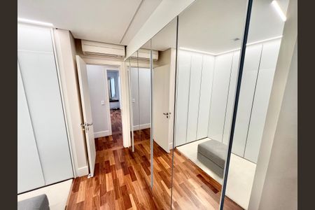 Apartamento para alugar com 320m², 3 quartos e 6 vagas Apartamento para alugar com 320m², 3 quartos e 6 vagasQuarto Suíte 3