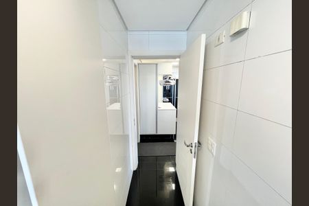 Apartamento para alugar com 320m², 3 quartos e 6 vagas Apartamento para alugar com 320m², 3 quartos e 6 vagasCozinha e Área de Serviço