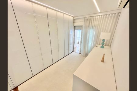 Apartamento para alugar com 320m², 3 quartos e 6 vagas Apartamento para alugar com 320m², 3 quartos e 6 vagasCloset da suíte 3