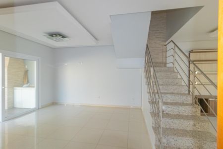 Casa para alugar com 224m², 3 quartos e 2 vagasSala